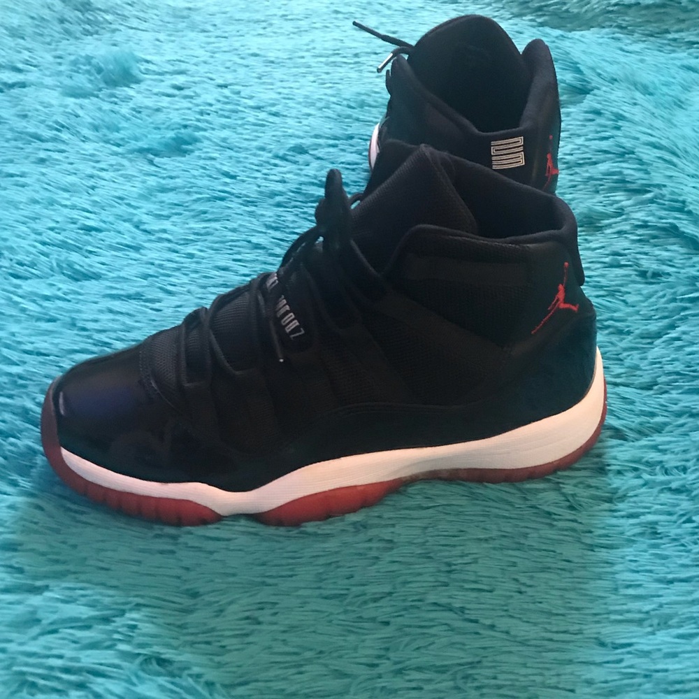 Jordan 11 high top Breds Size 6 Youth